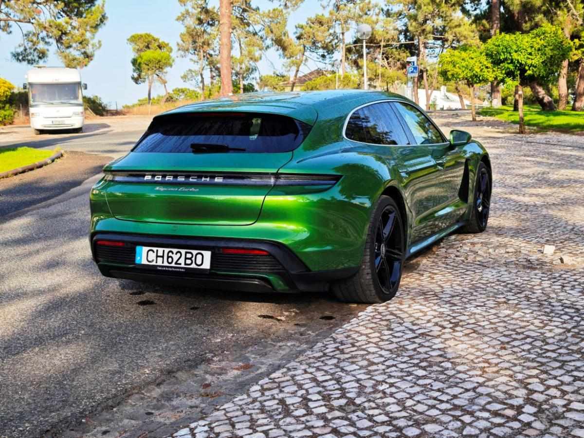 porsche-taycan-turbo-2023-eletrico