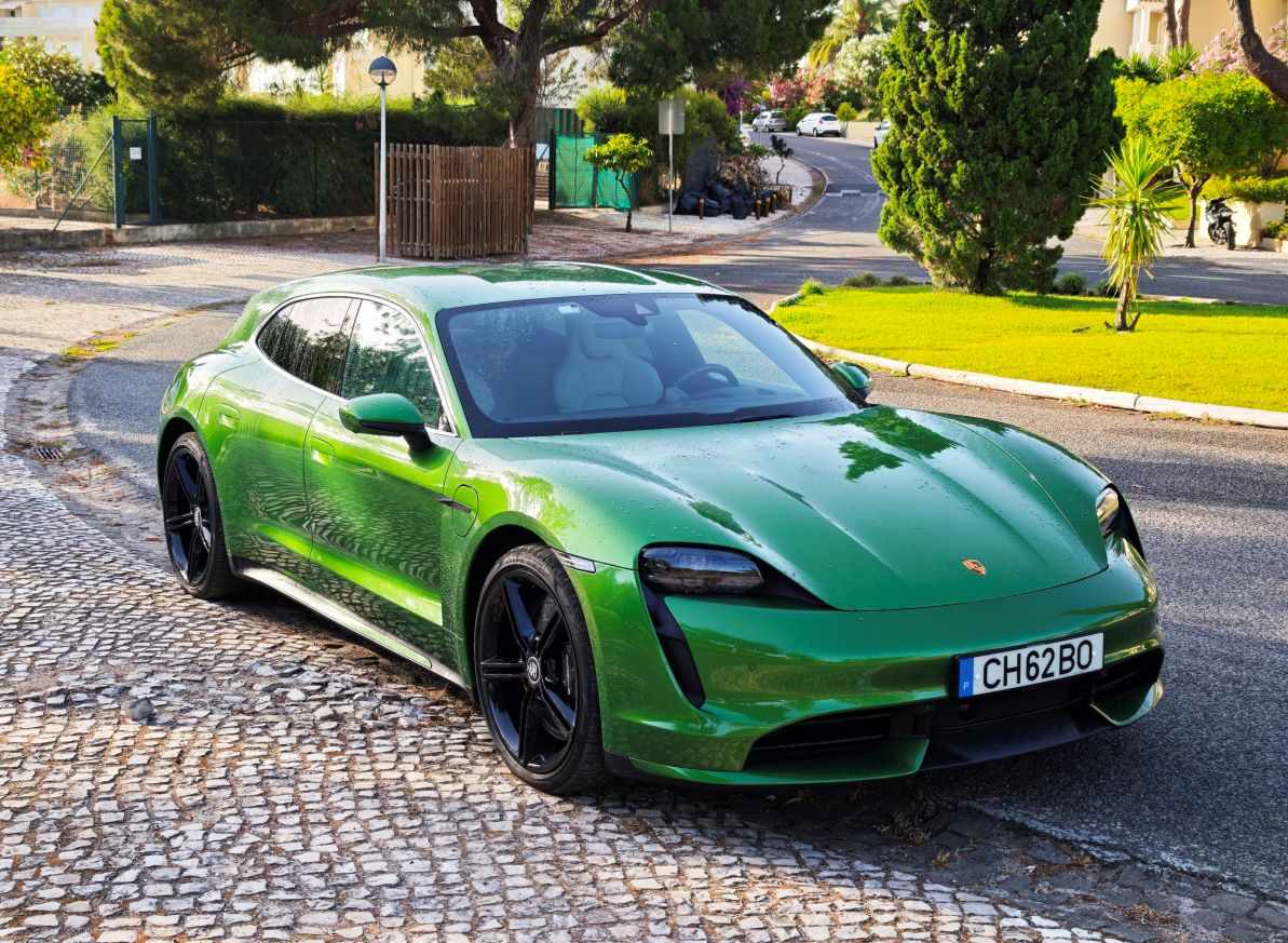 porsche-taycan-turbo-2023-eletrico