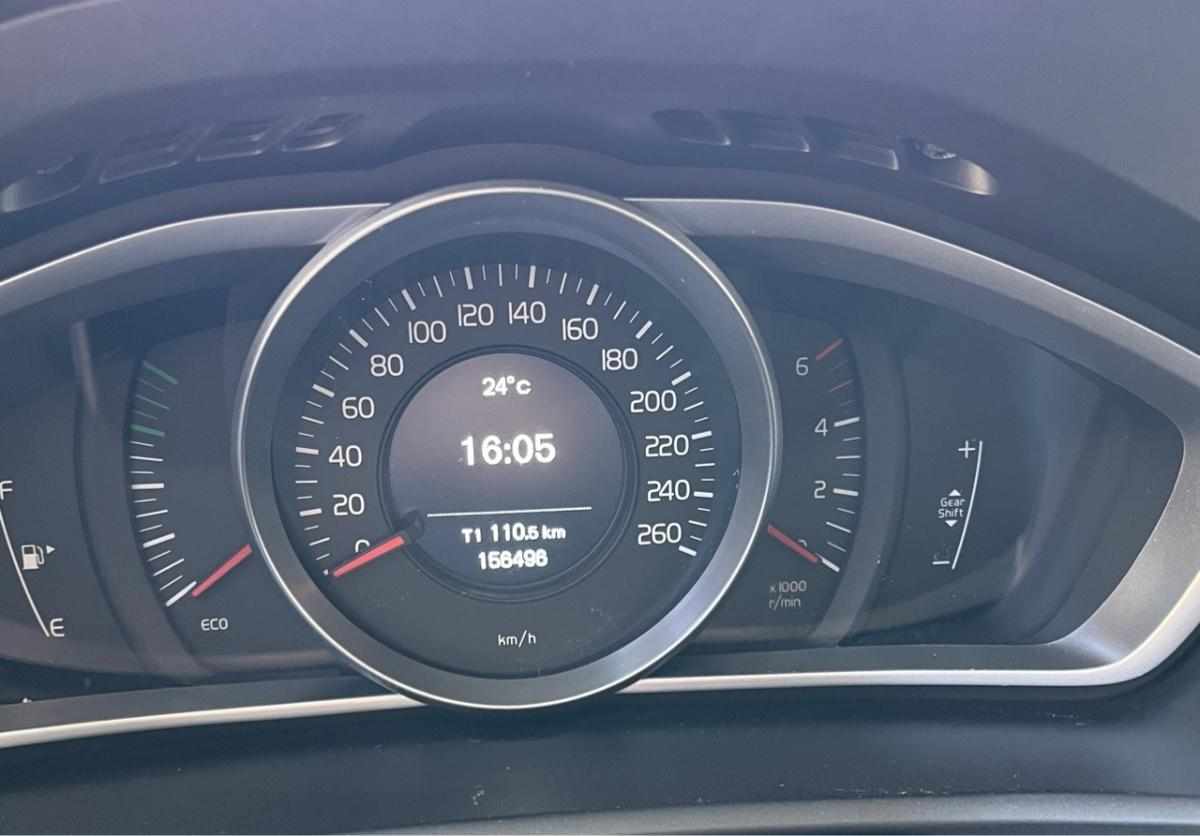 volvo-v40-2-0-d2-2017-diesel-1969cc