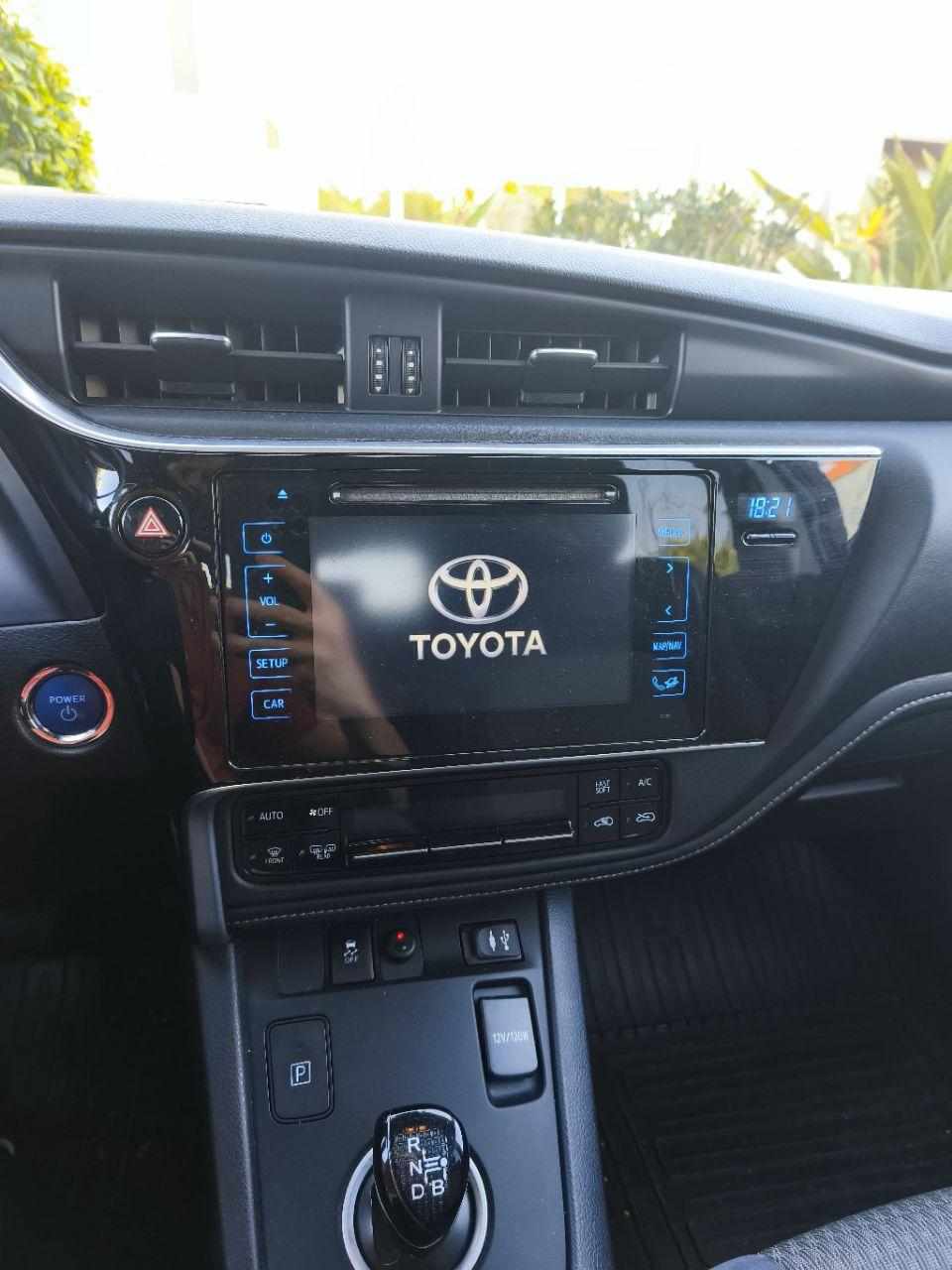 toyota-auris-1-8hsd-2017-hibrido-1800cc