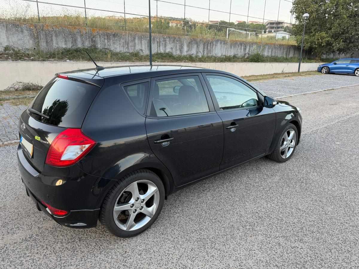 kia-ceed-1-6-crdi-2011-diesel-1582cc