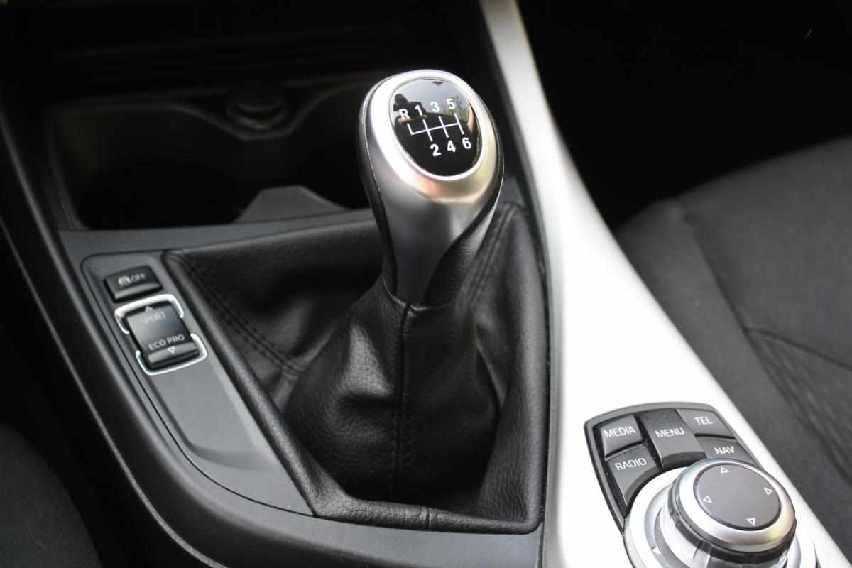 bmw-serie-1-116d-1-6-2012-diesel-1598cc
