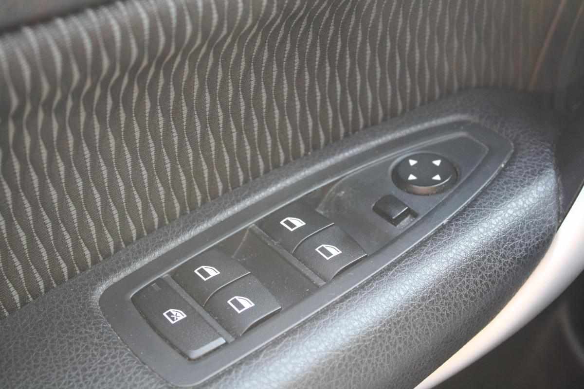 bmw-serie-1-116d-1-6-2012-diesel-1598cc