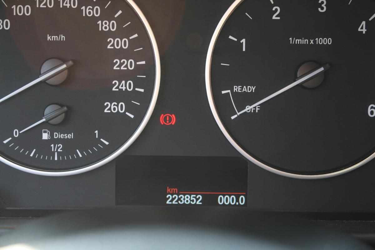 bmw-serie-1-116d-1-6-2012-diesel-1598cc