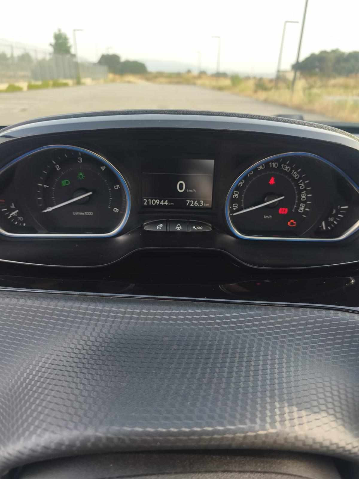 peugeot-2008-1-6-e-hdi-2014-diesel-1560cc