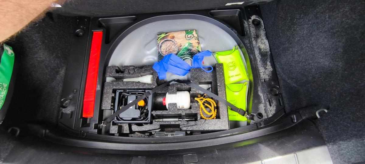 volvo-v40-d2-1-6-2013-diesel-1560cc