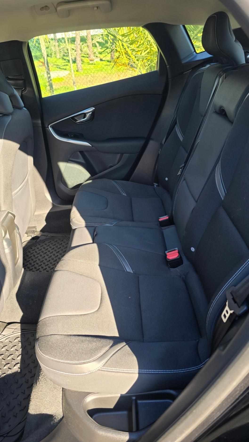 volvo-v40-1-6-d2-2015-diesel-1560cc