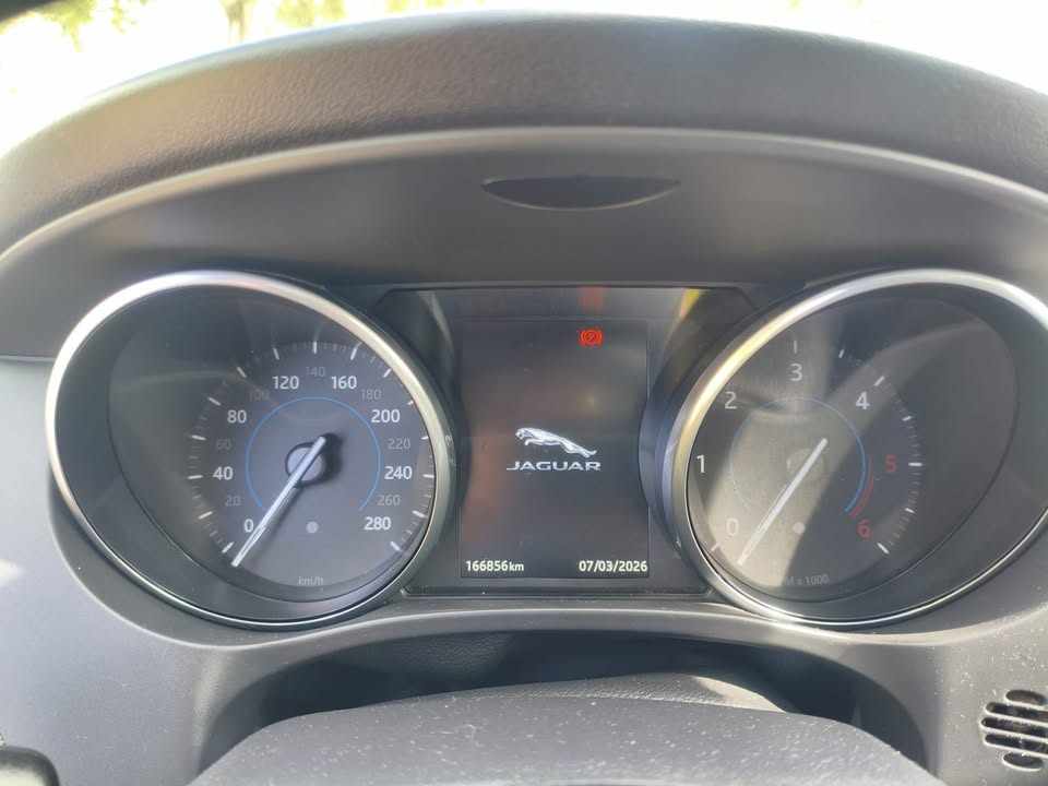 jaguar-f-pace-20d-2017-diesel-1999cc