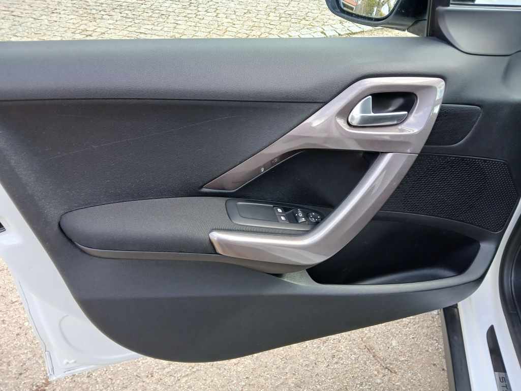 peugeot-2008-2016-gasolina-1199cc