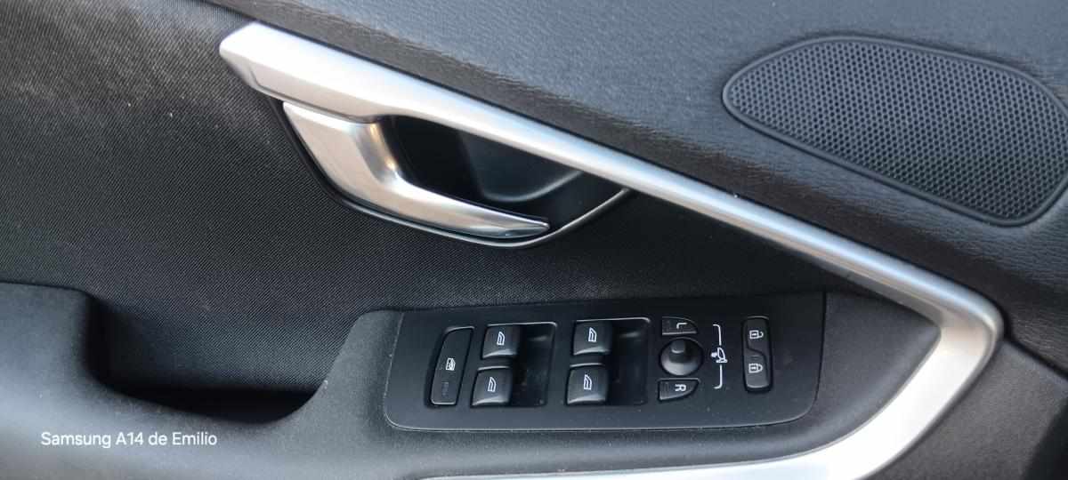 volvo-v40-d2-2013-diesel-1560cc