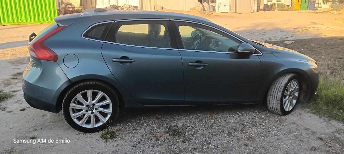 volvo-v40-d2-2013-diesel-1560cc