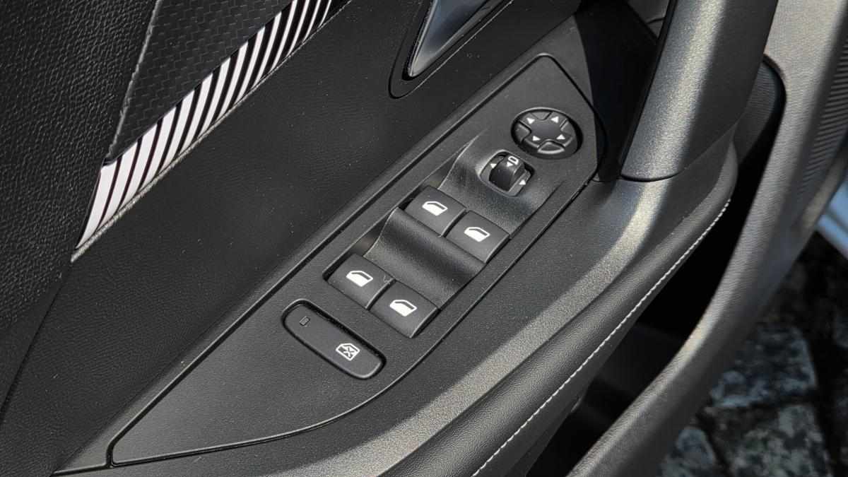 peugeot-2008-e-2008-2023-eletrico
