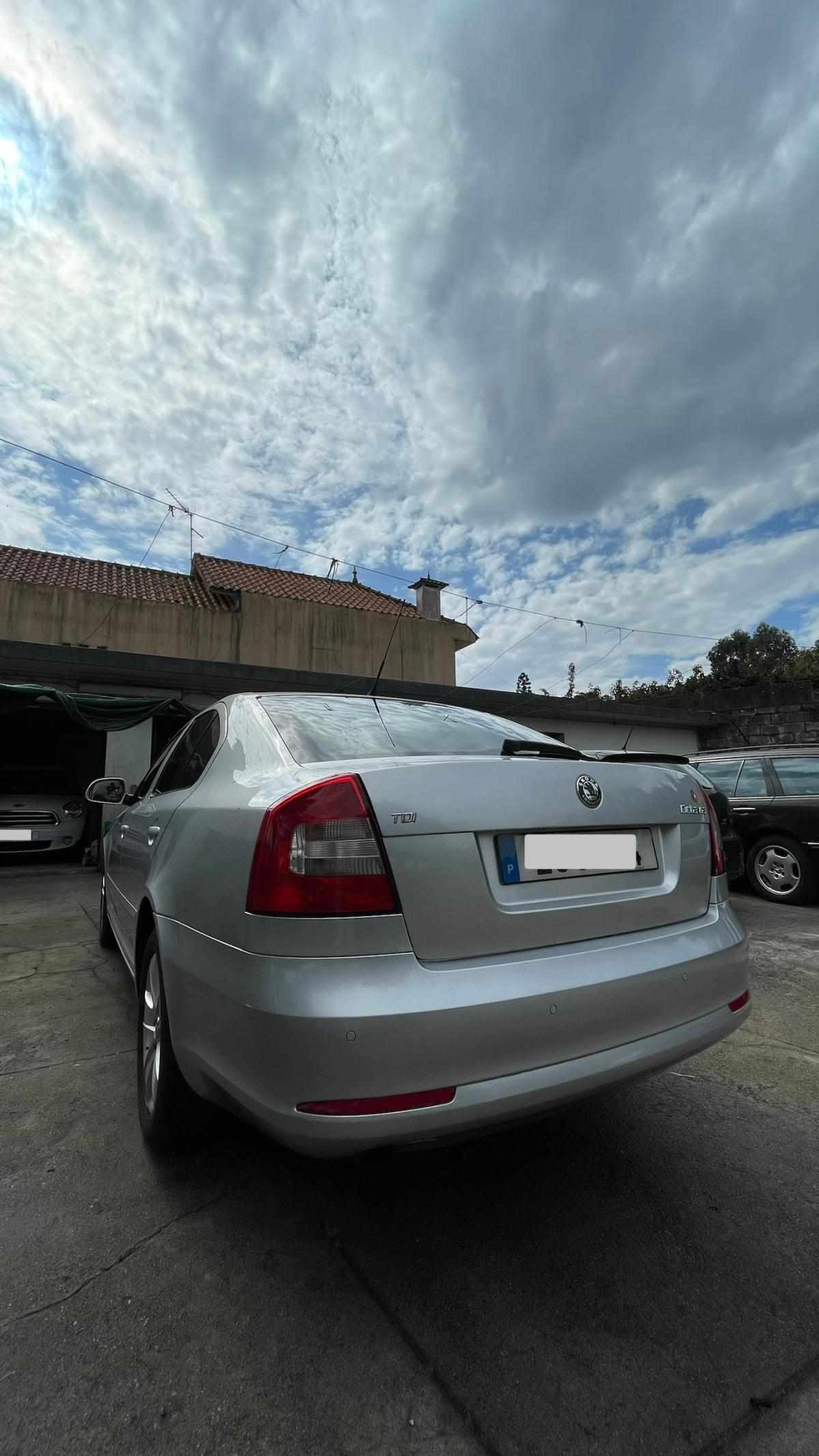 skoda-octavia-1-6-tdi-2010-diesel-1598cc