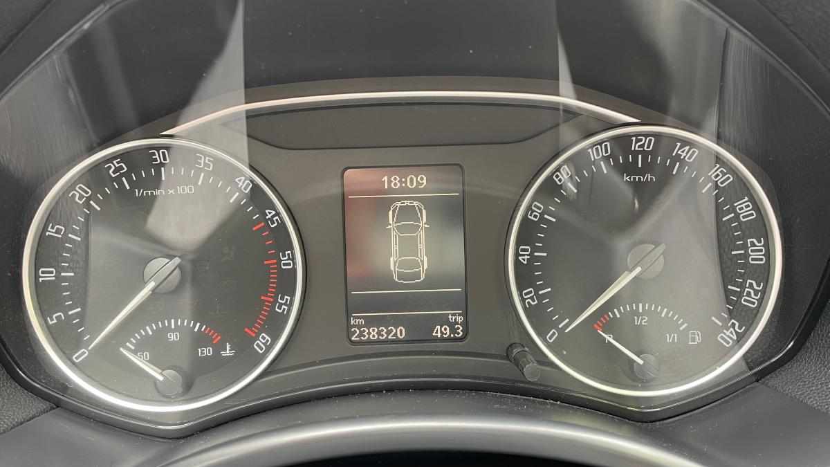 skoda-octavia-1-6-tdi-2010-diesel-1598cc