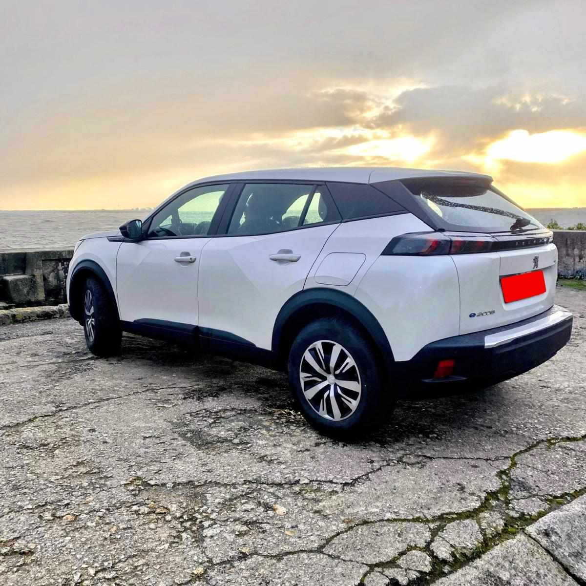 peugeot-e-2008-active-ev-50kwh-2023-eletrico