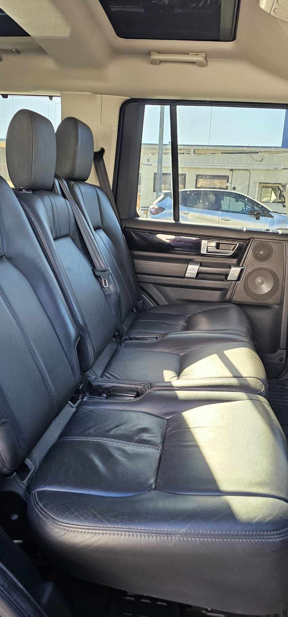 land-rover-discovery-3-0-sdv6-awd-2011-diesel-2993cc