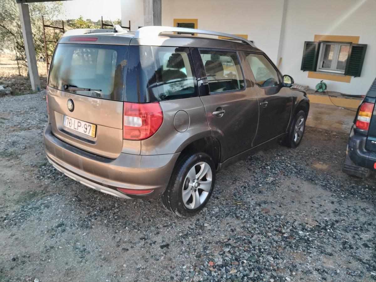 skoda-yeti-1-6-105cv-2011-diesel-1598cc