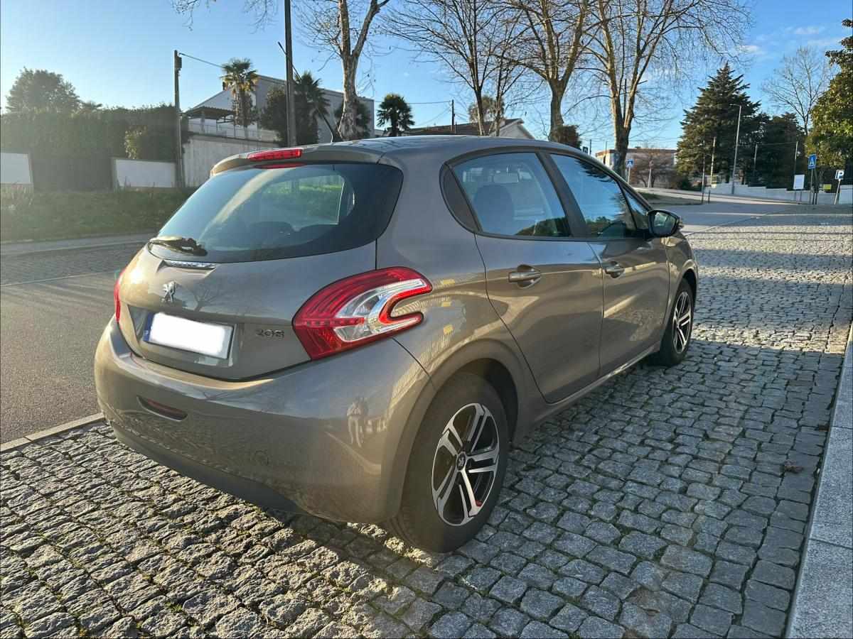 peugeot-208-1-4-hdi-2013-diesel-1398cc