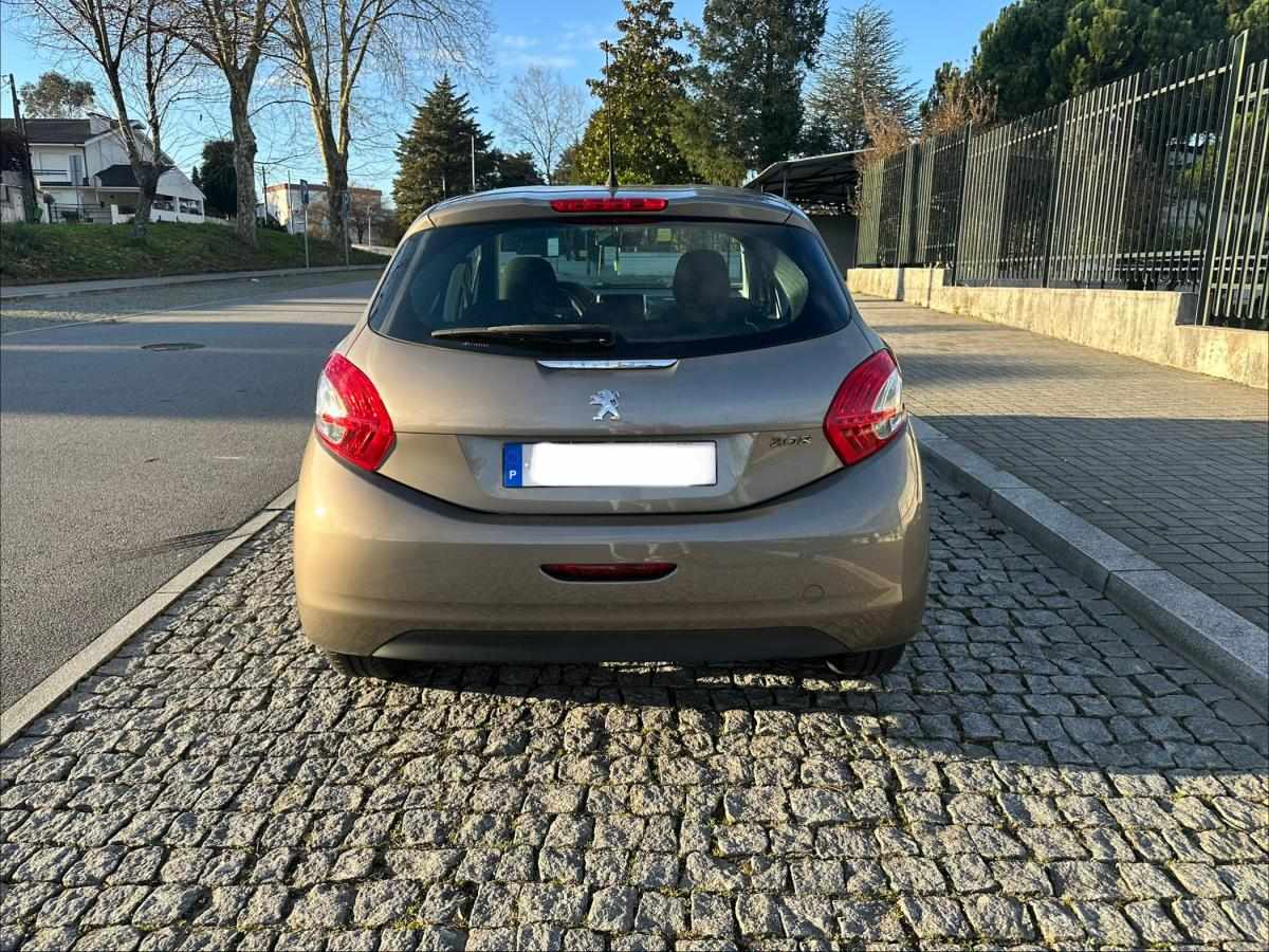 peugeot-208-1-4-hdi-2013-diesel-1398cc