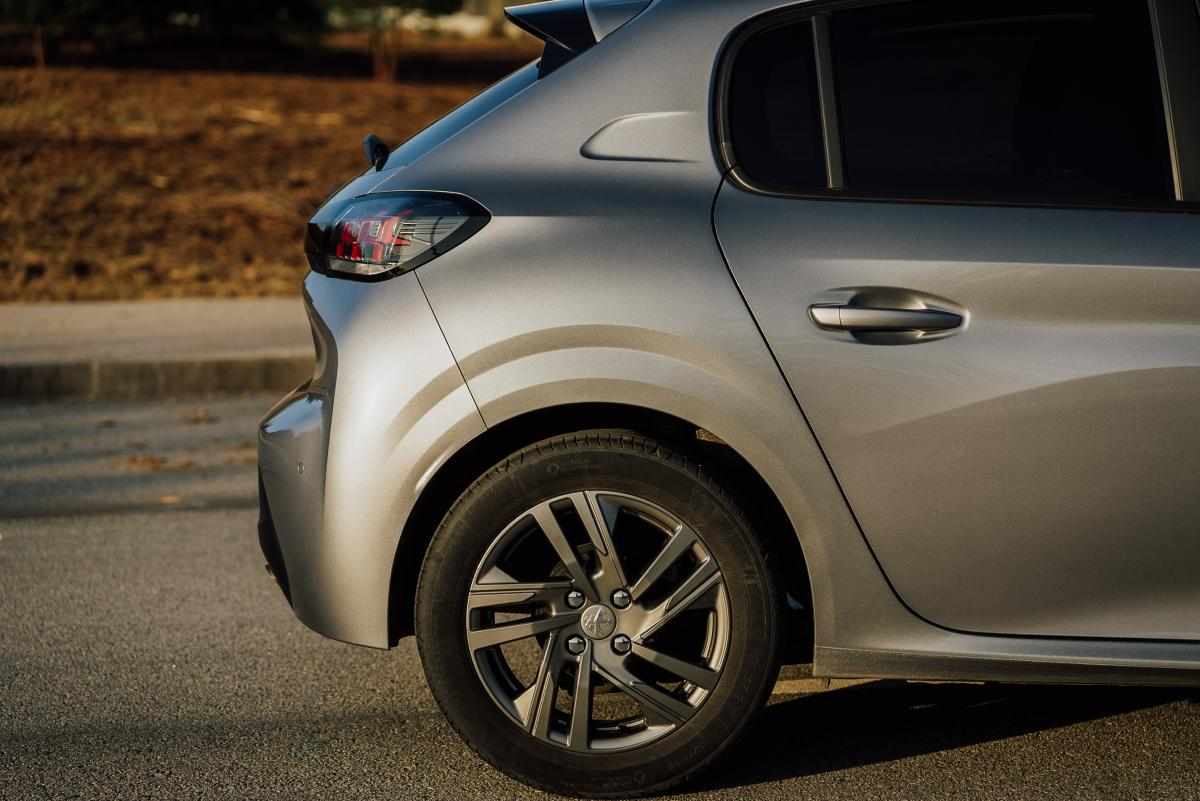peugeot-208-1-2-puretech-2021-gasolina-1199cc