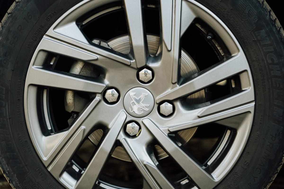 peugeot-208-1-2-puretech-2021-gasolina-1199cc