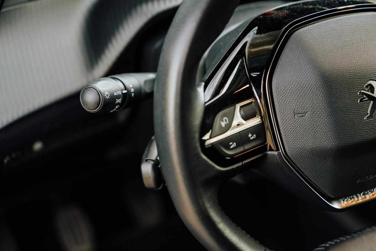 peugeot-208-1-2-puretech-2021-gasolina-1199cc