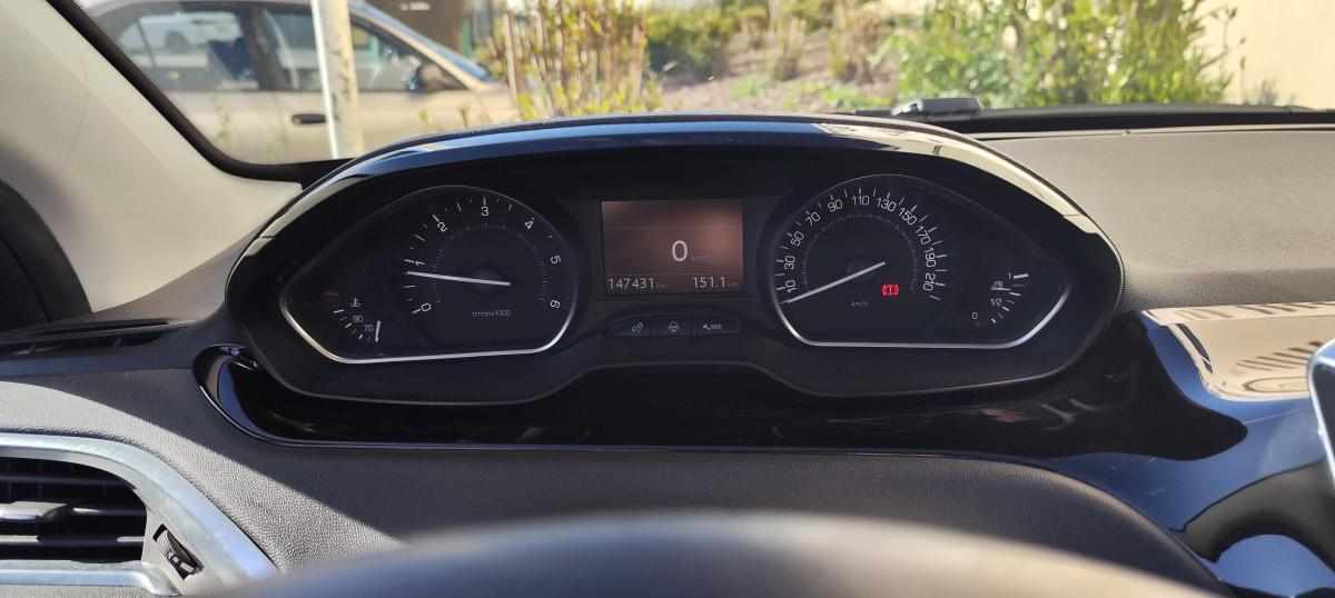peugeot-208-1-6-e-hdi-2013-diesel-1560cc