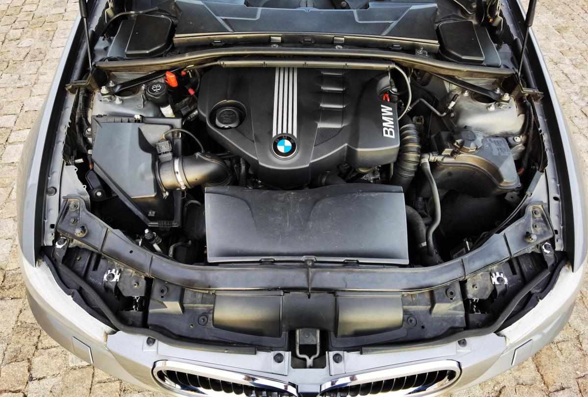 bmw-serie-3-318d-touring-2009-diesel-1995cc