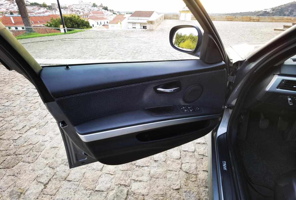 bmw-serie-3-318d-touring-2009-diesel-1995cc