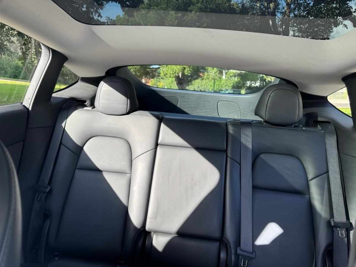 tesla-model-y-standard-range-rwd-2023-eletrico