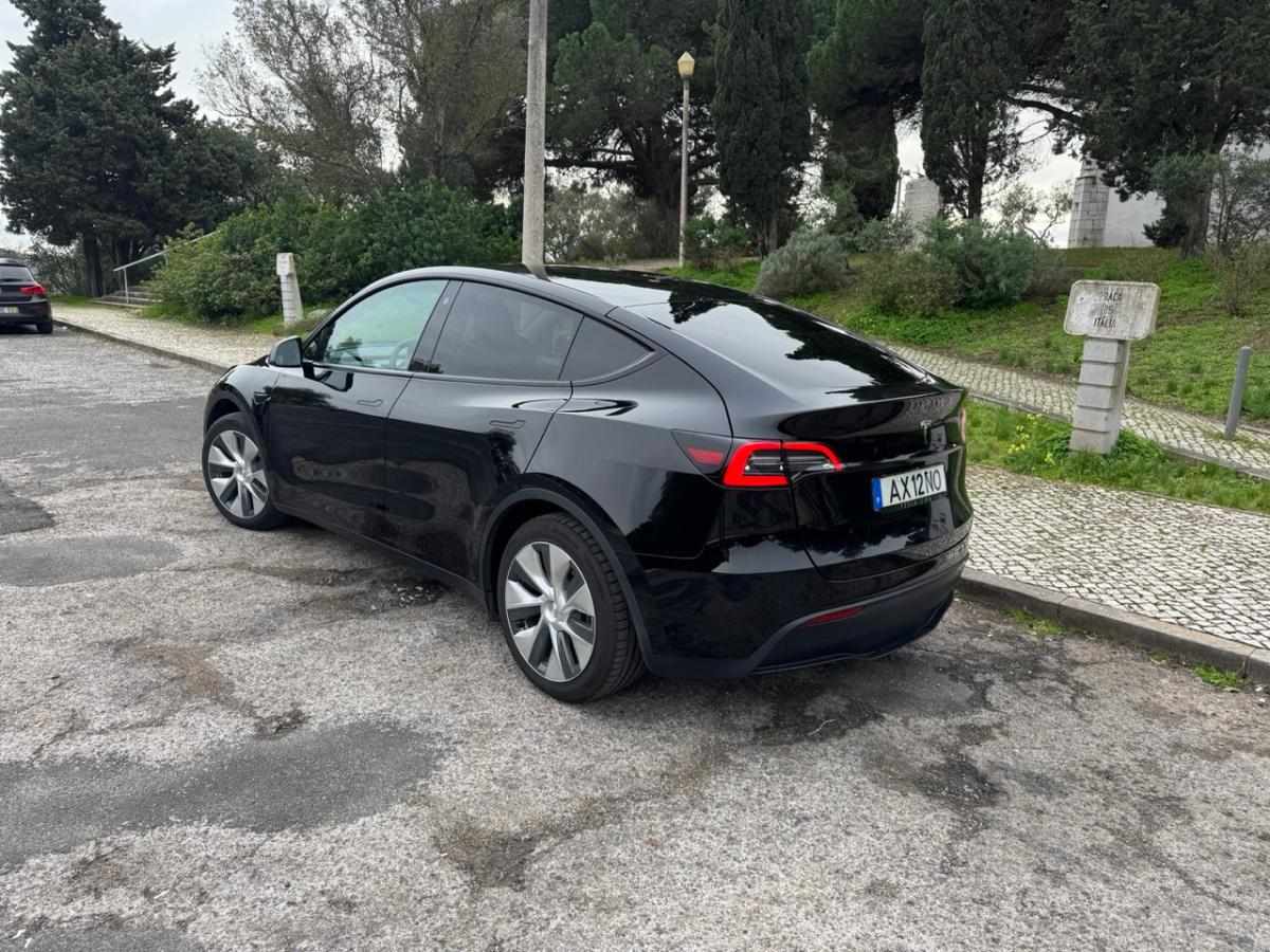 tesla-model-y-standard-range-rwd-2023-eletrico