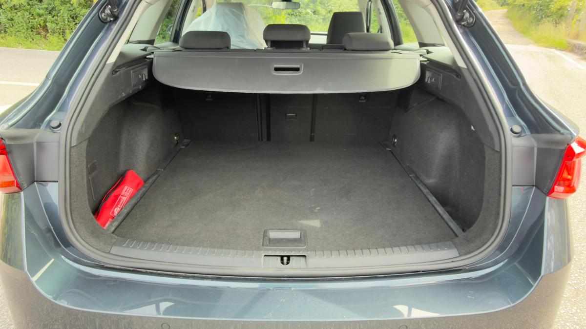 seat-leon-2-0-tdi-2023-diesel-1968cc