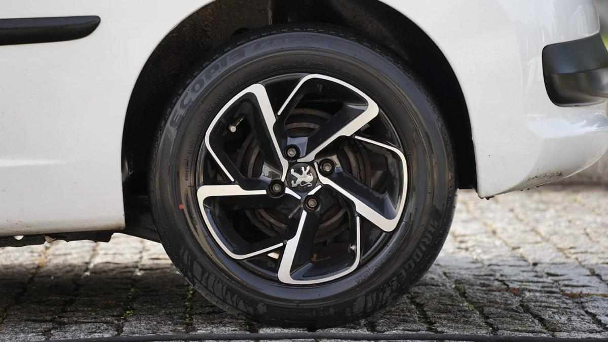peugeot-207-1-4-hdi-2007-diesel-1398cc