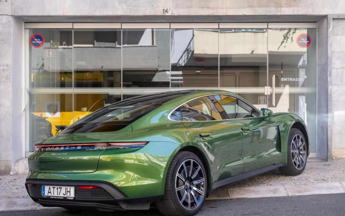 porsche-taycan-1-geracao-2022-eletrico