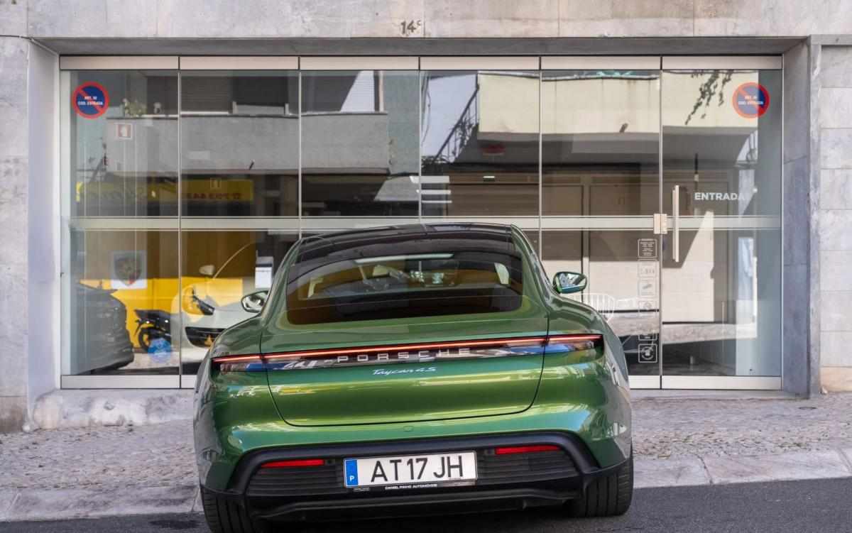 porsche-taycan-1-geracao-2022-eletrico