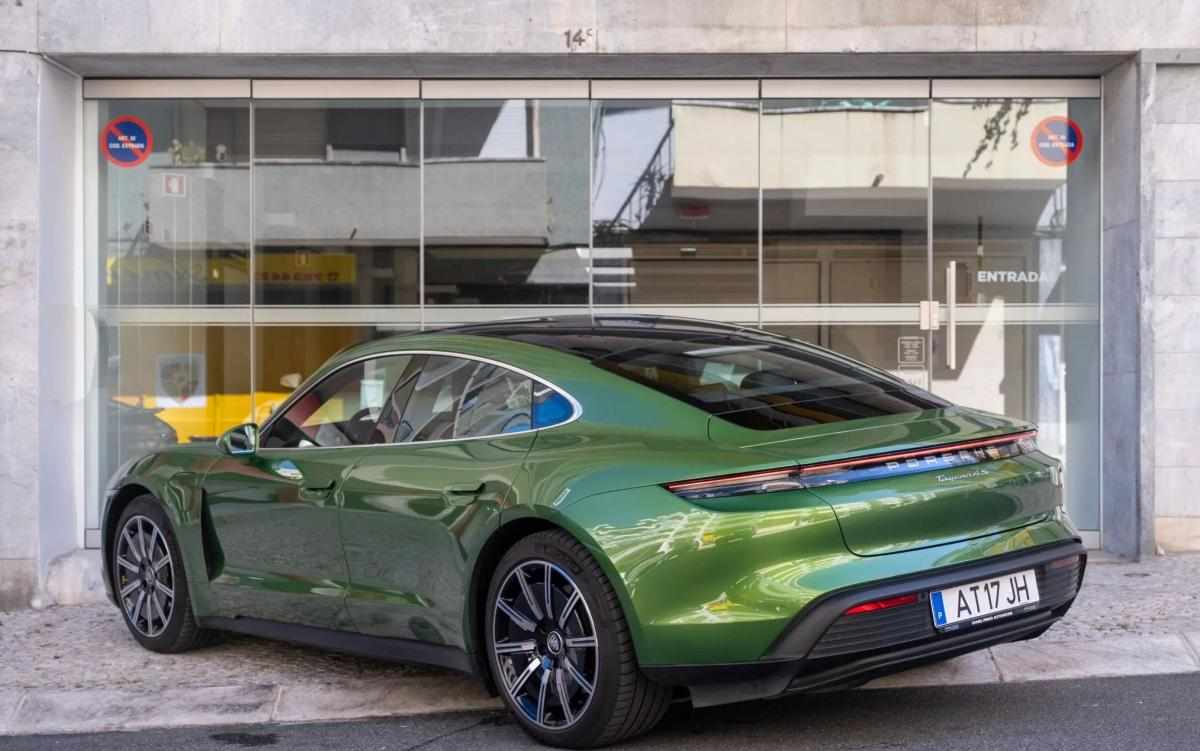 porsche-taycan-1-geracao-2022-eletrico
