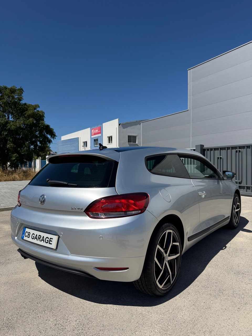 volkswagen-scirocco-2-0-tdi-2013-diesel-1968cc