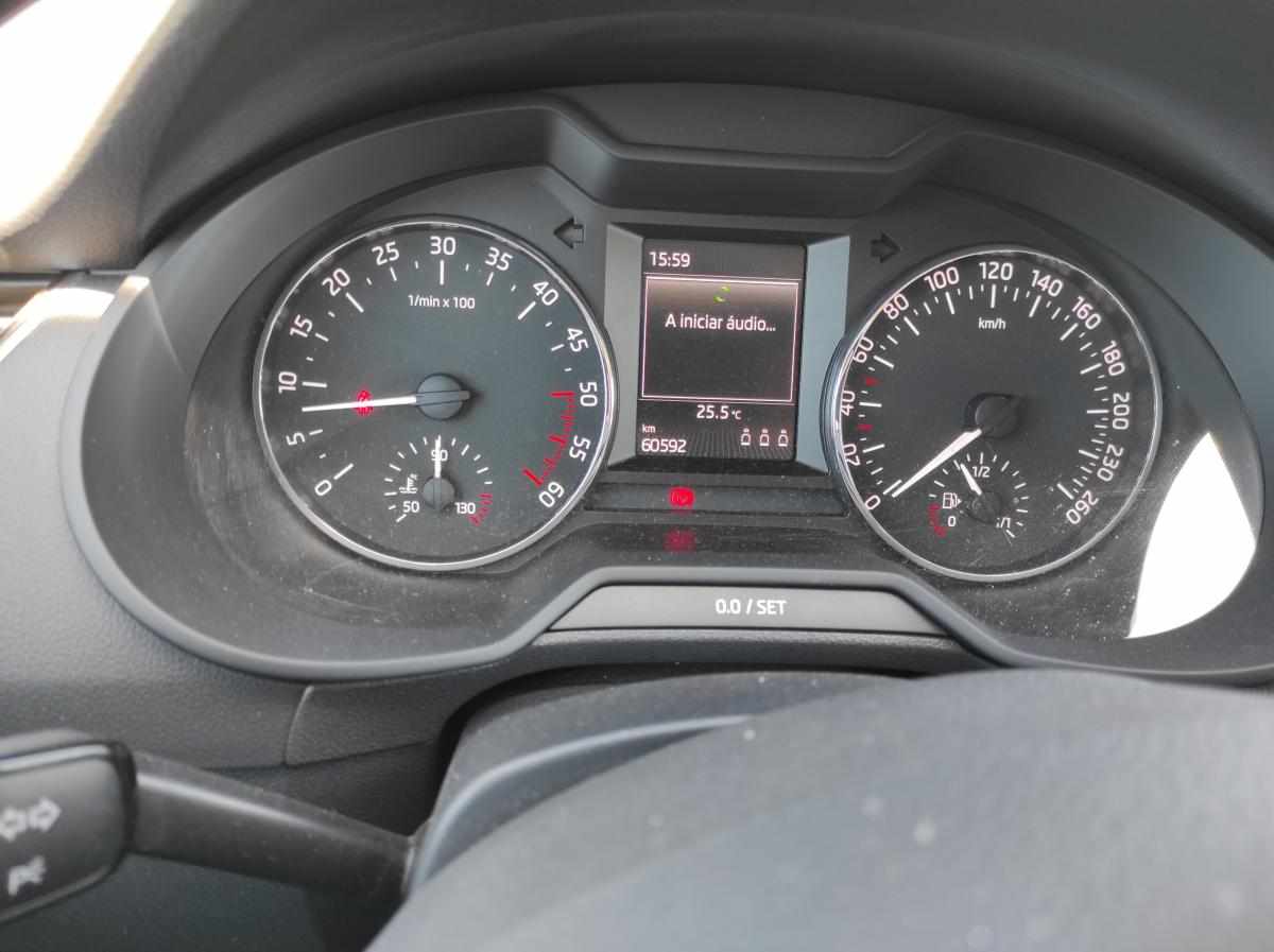 skoda-octavia-1-6-tdi-2014-diesel-1598cc