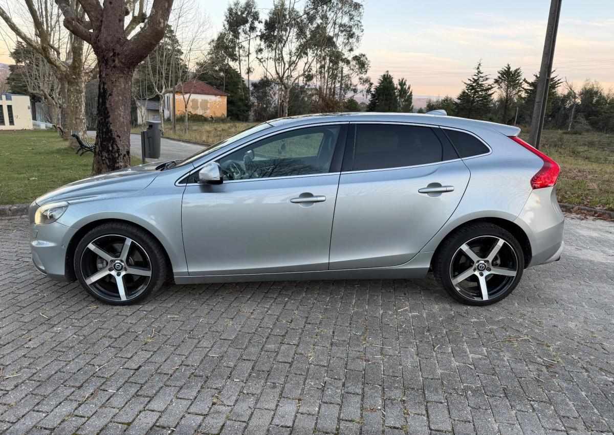 volvo-v40-2-0-d4-2014-diesel-1969cc