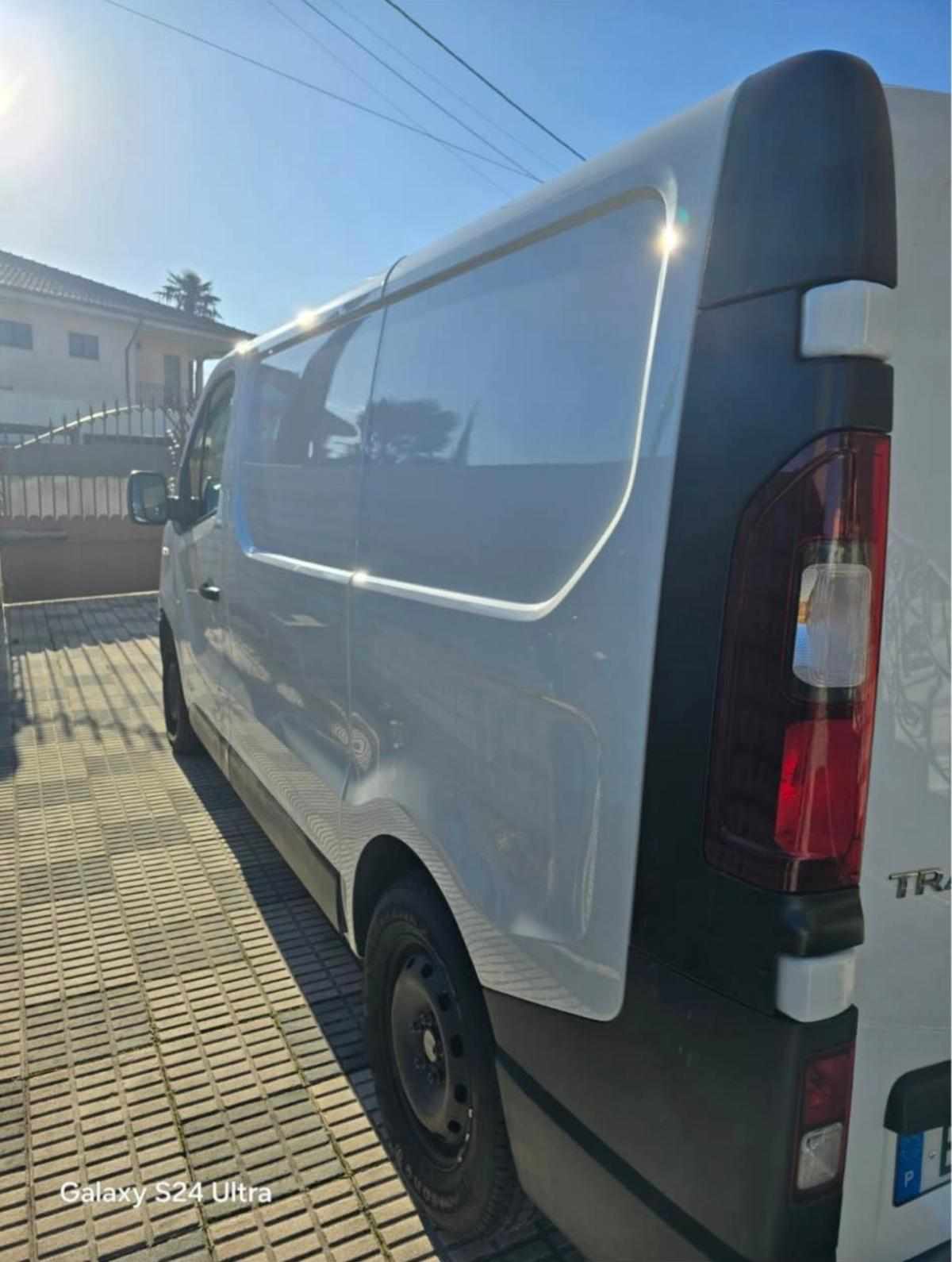 renault-trafic-2-0-120cv-2020-diesel-1997cc