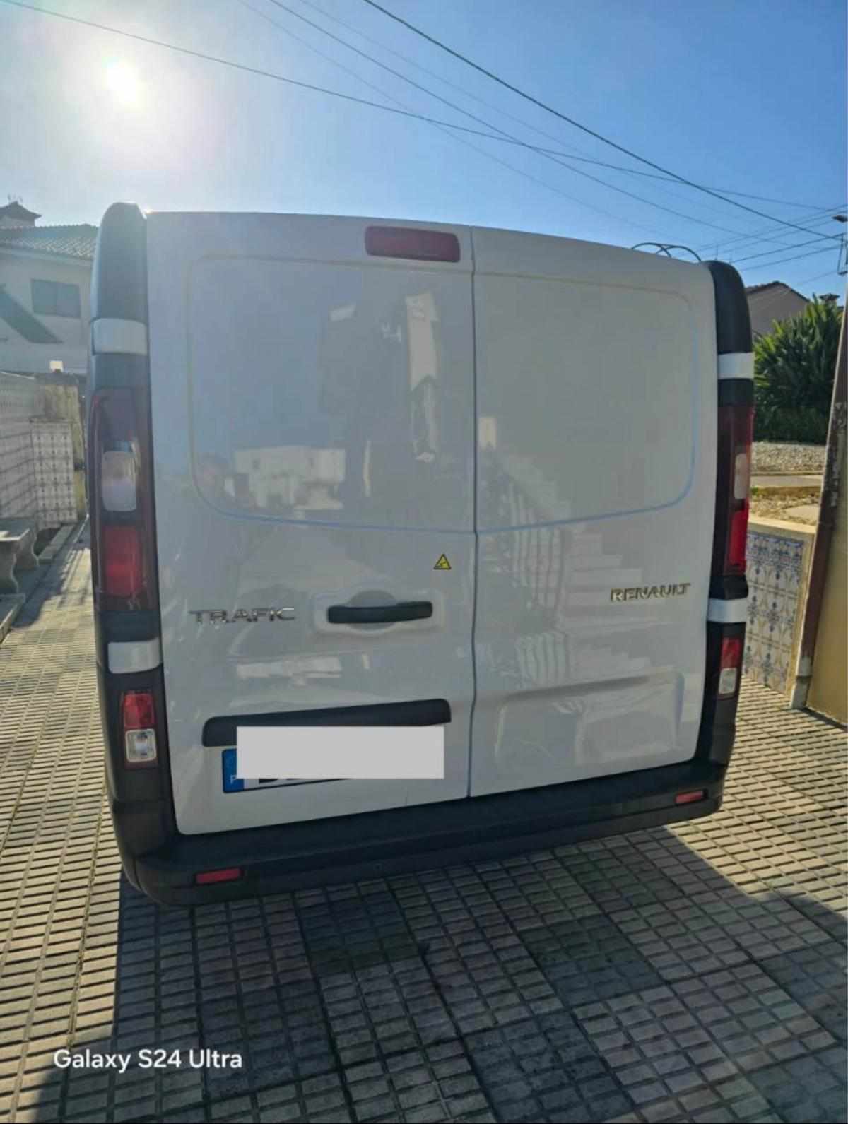 renault-trafic-2-0-120cv-2020-diesel-1997cc