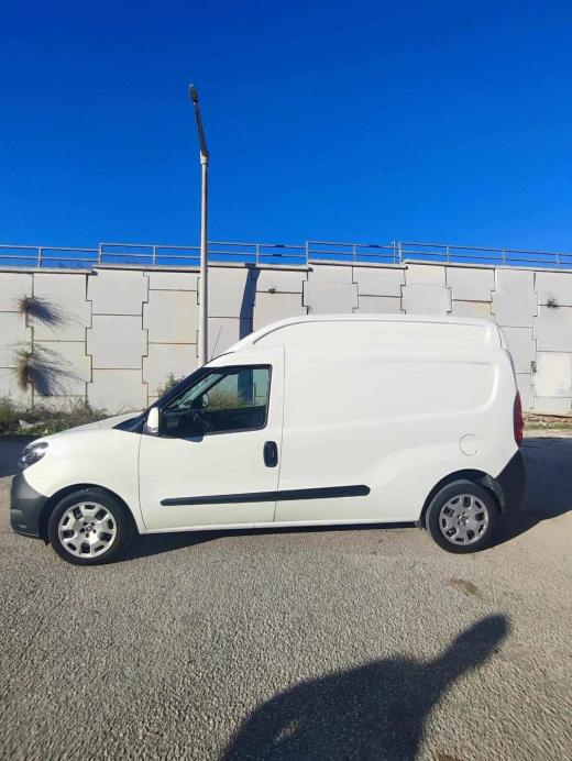 fiat-doblo-1-6-105cv-2022-diesel-1598cc