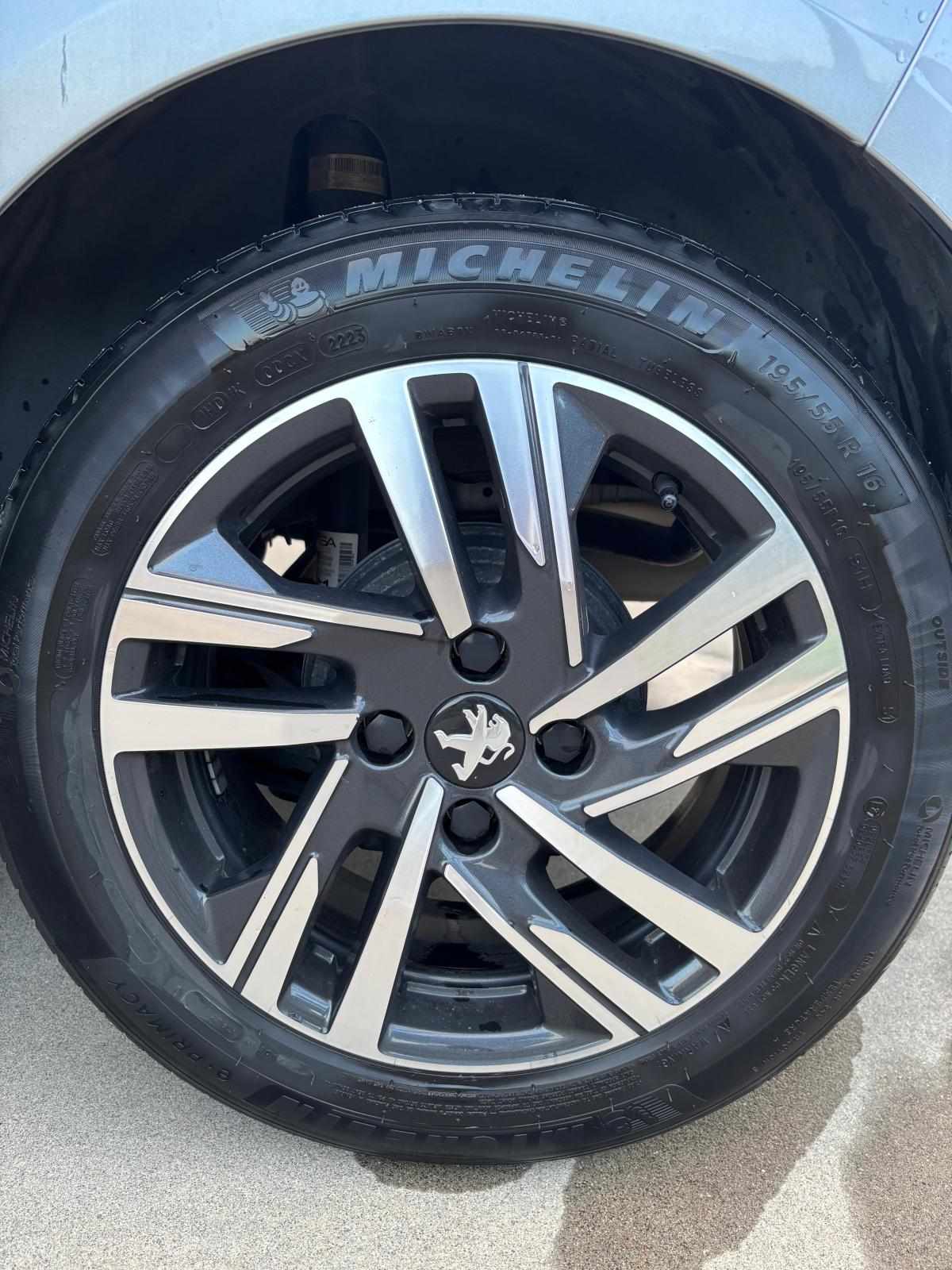peugeot-208-1-2-puretech-2023-gasolina-1199cc