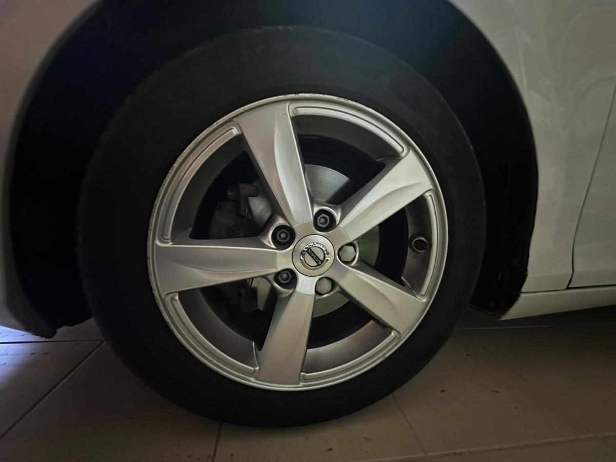 volvo-v40-d2-2016-diesel-1969cc