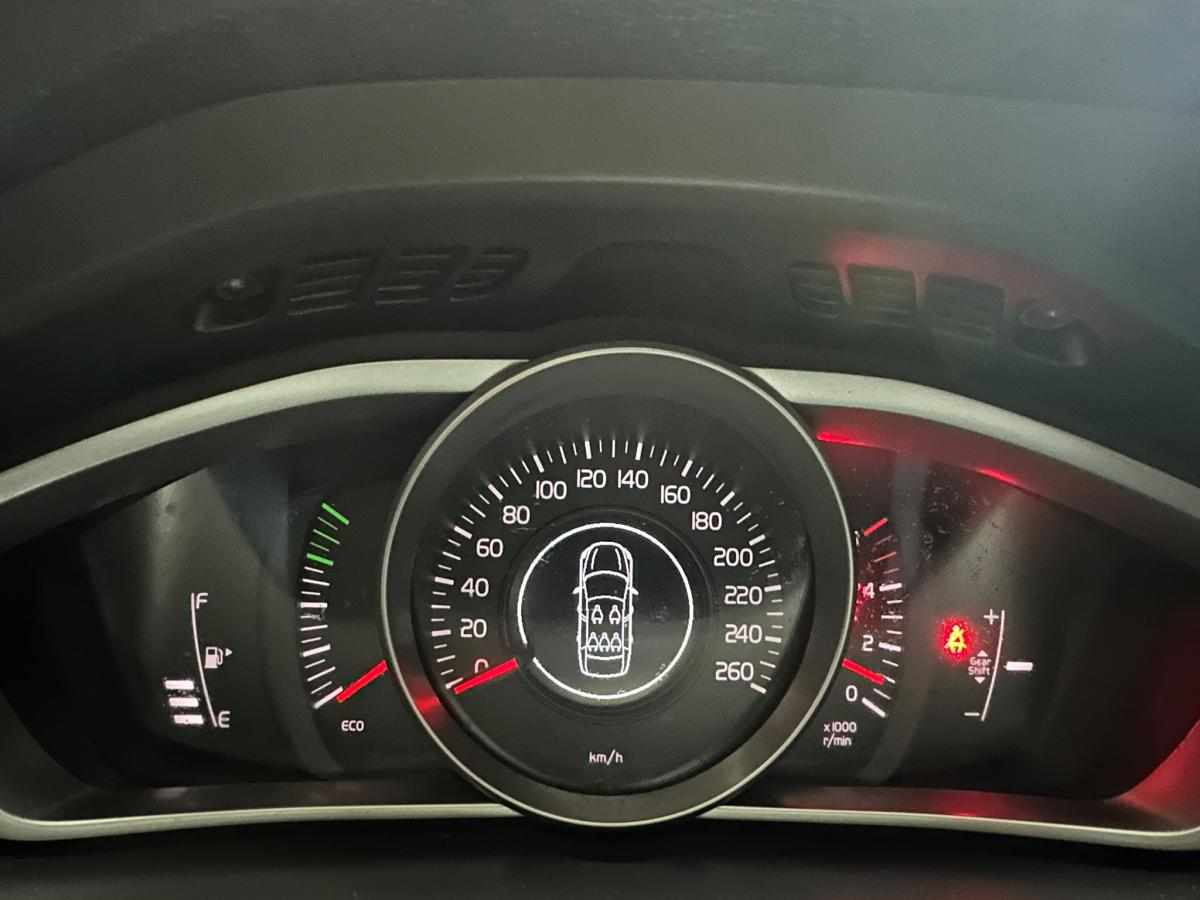 volvo-v40-d2-2016-diesel-1969cc