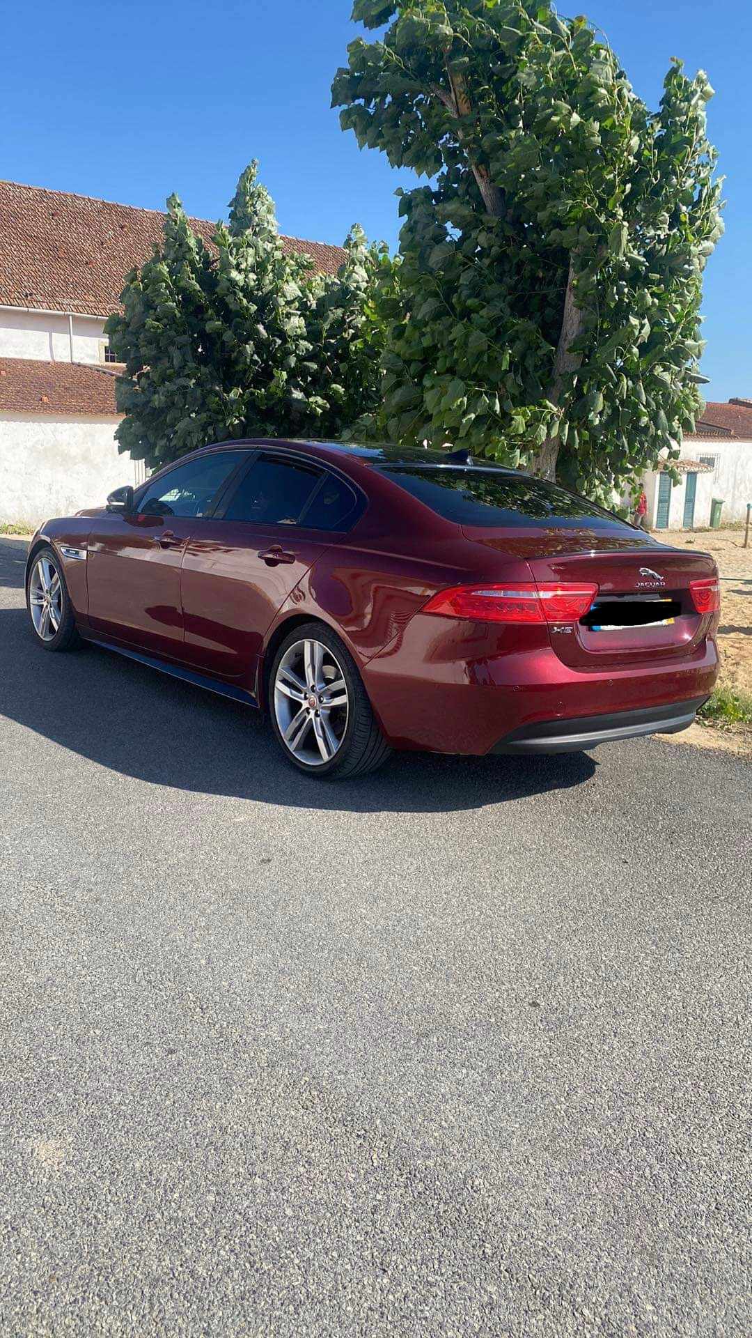 jaguar-xe-2-0-e-performance-2015-diesel-1999cc