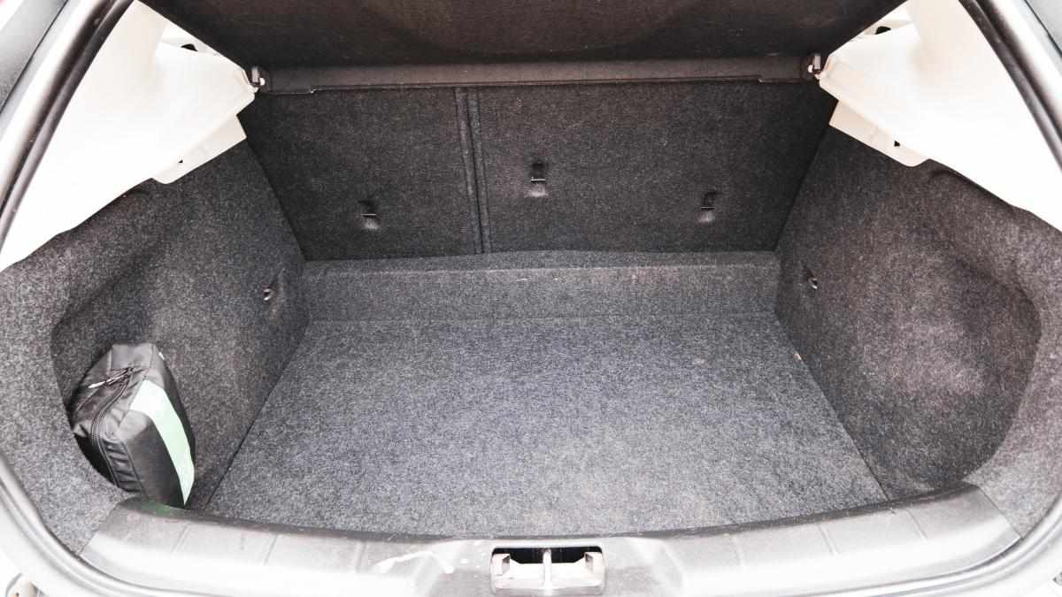 volvo-v40-1-6-d2-2015-diesel-1560cc