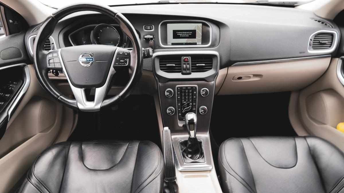 volvo-v40-1-6-d2-2015-diesel-1560cc