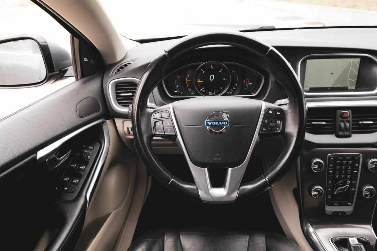 volvo-v40-1-6-d2-2015-diesel-1560cc