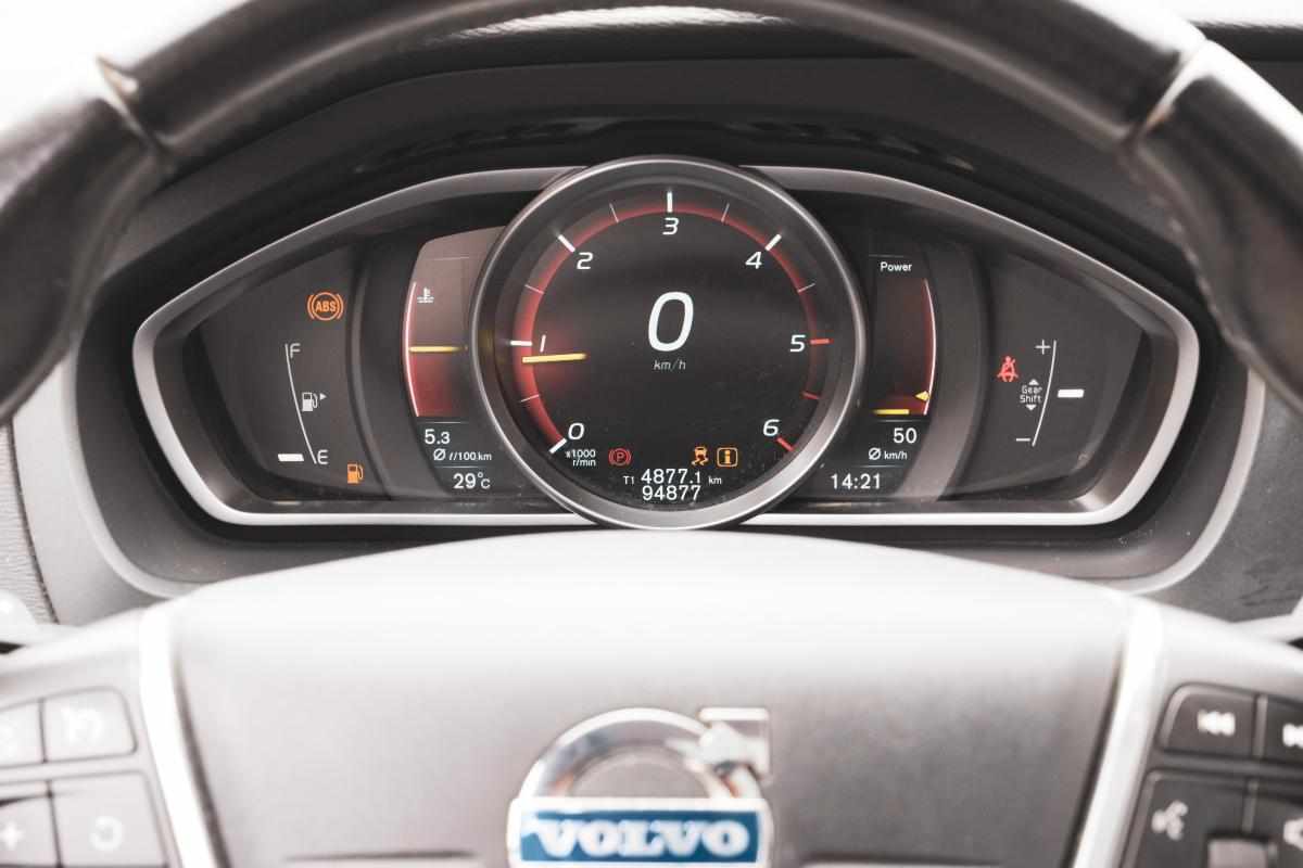 volvo-v40-1-6-d2-2015-diesel-1560cc